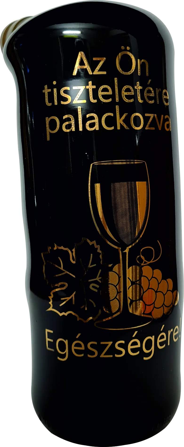 Cabernet Sauvignon ferdenyakú palack tréfás felirattal "Az ön tiszteletére palackozva"