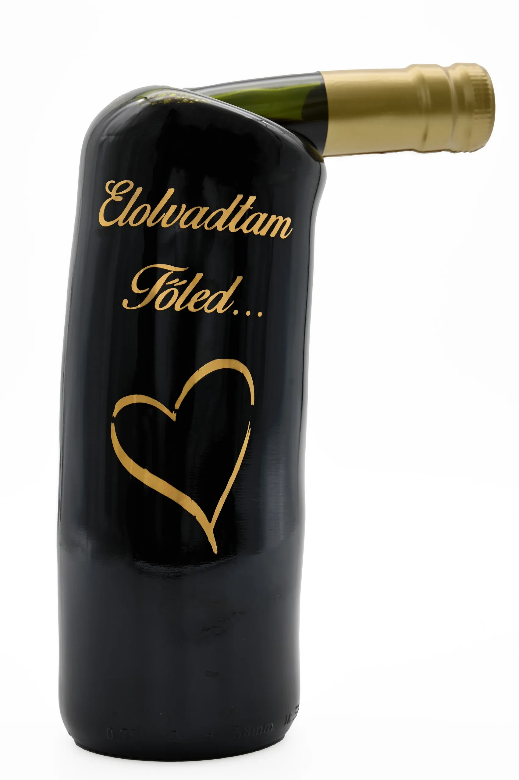Cabernet Sauvignon ferdenyakú palack "Elolvadtam tõled" felirattal