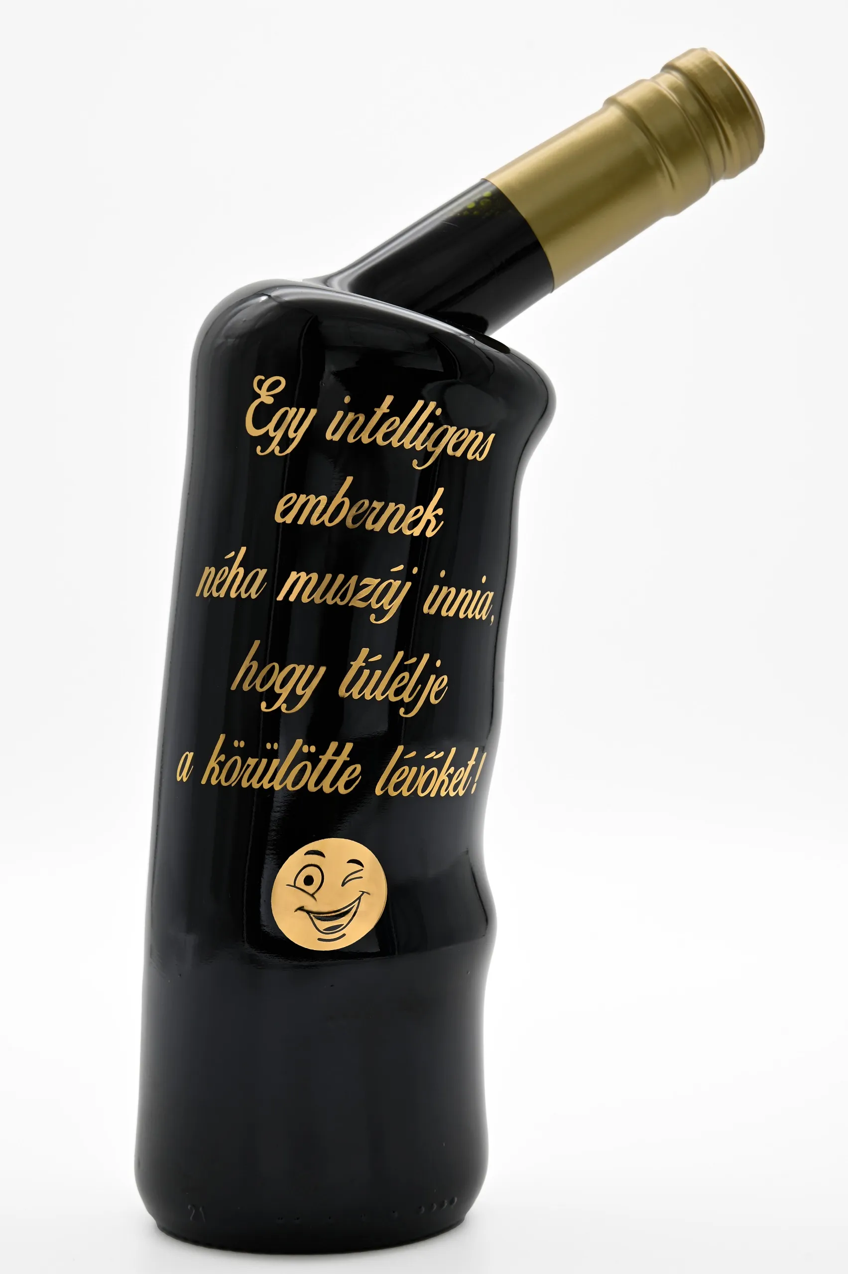 Cabernet Sauvignon ferdenyakú palack "Intelligens.." felirattal-p