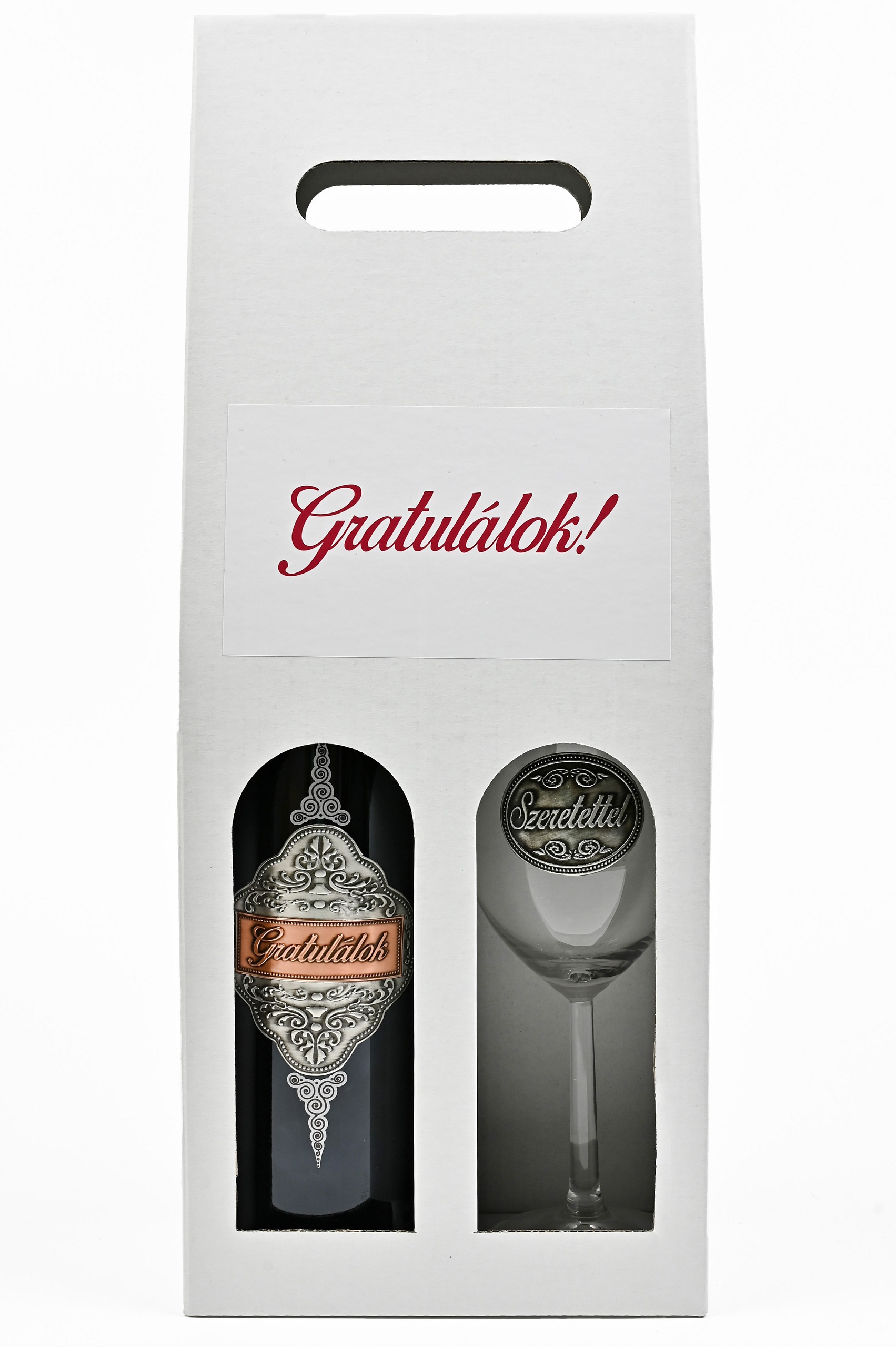 "Gratulálok" feliratú doboz fémcímkés borral és pohárral módosítása